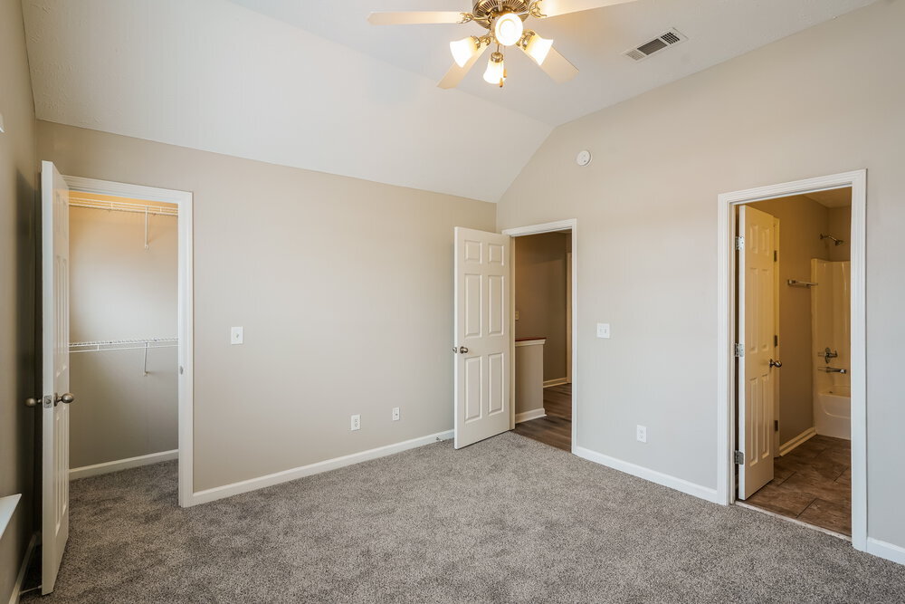 Building Photo - 8013 Logan Dr