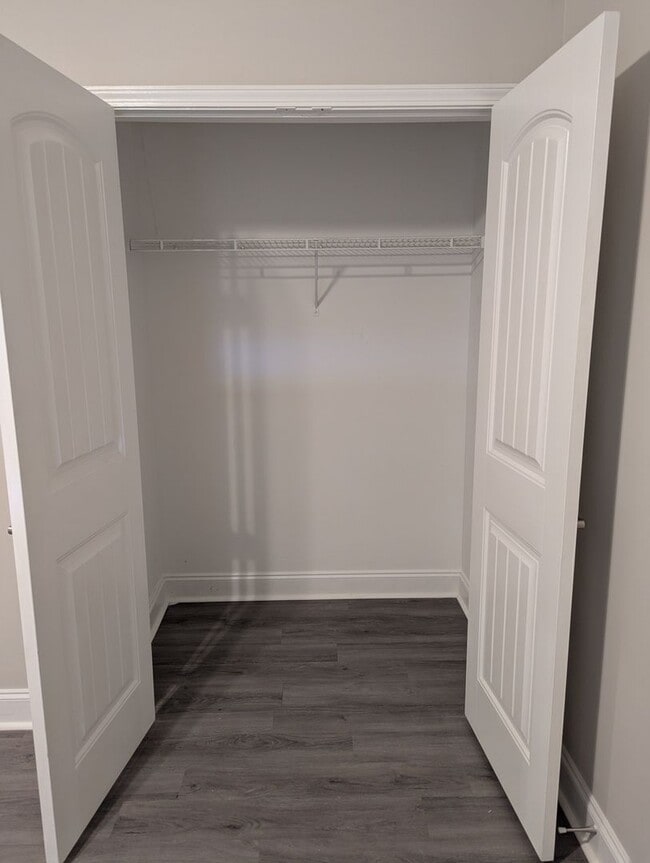 Building Photo - *Rent Special* 3 bedroom 2 bath home on th...