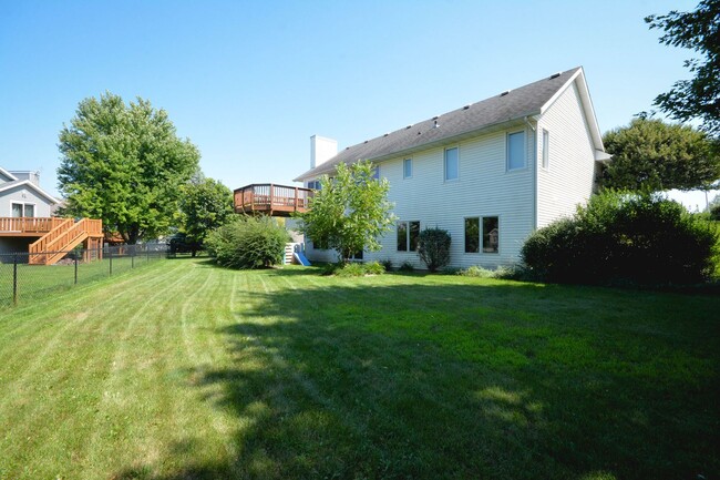 Building Photo - Beautiful walk-out ranch home at the end of a cul-de-sac!