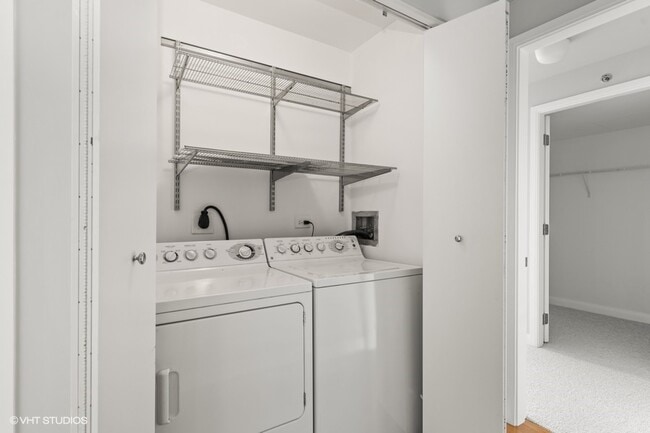 Building Photo - 130 N Garland Ct