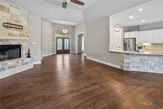 Building Photo - 219 Winding View