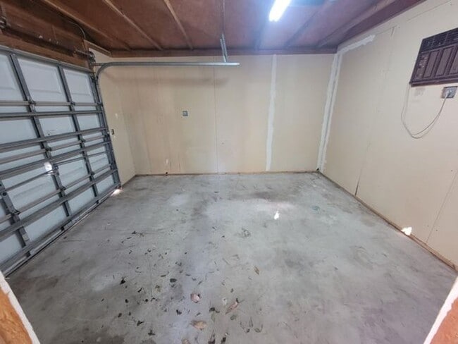 Building Photo - 6223 Allen St