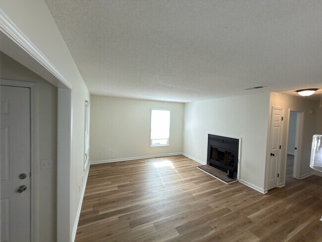 Building Photo - 129 Misty Oak Rd