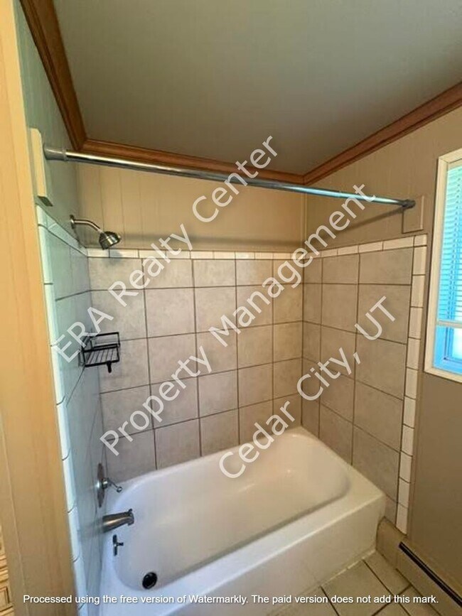 Building Photo - Move-In Bonus!!!! 2 bed - 1 bath in the Heart of Cedar City