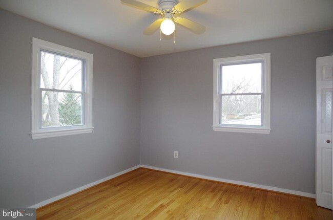 Building Photo - 6956 Westhampton Dr