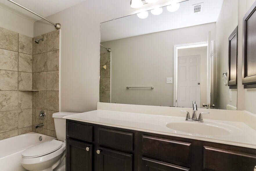 Building Photo - 4215 Echo Clearing Ct