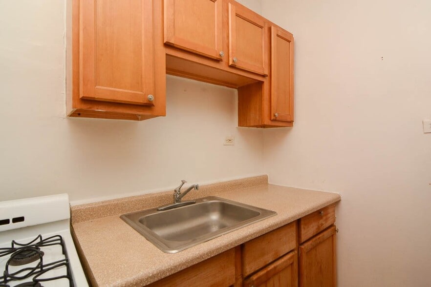 Building Photo - 4856 N Damen Ave