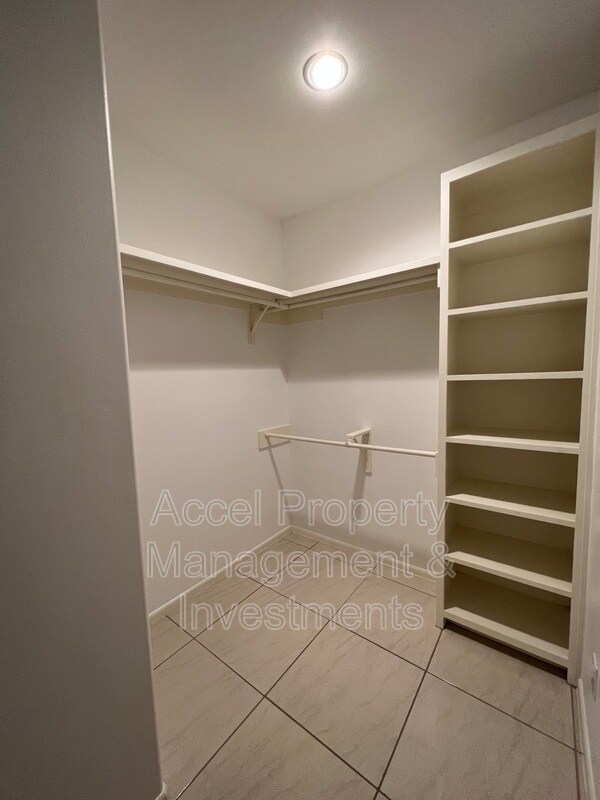 Building Photo - 214 Fig Dr