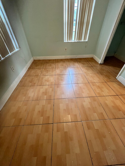 Building Photo - 1285 NE 143rd St