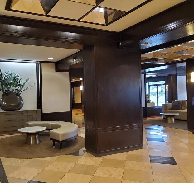 Lobby - 600 NE 36th St