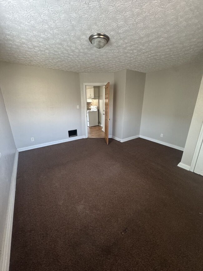 Building Photo - 321 W Norman Ave