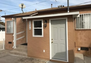 Building Photo - 2-bedroom Detached House w/ Gated Driveway!