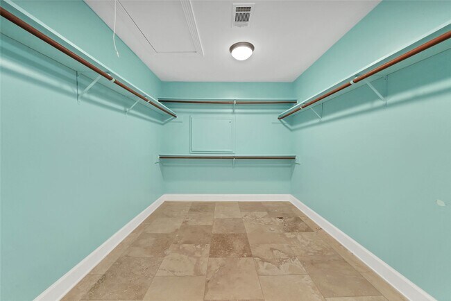Building Photo - 1802 Potomac Dr