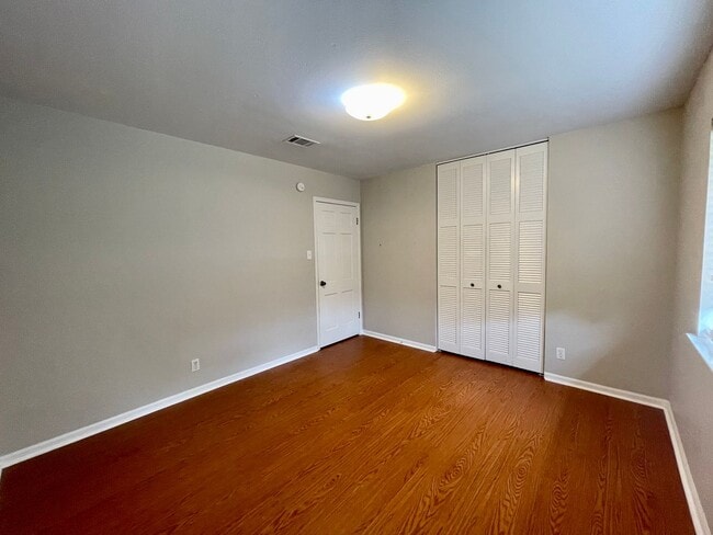 Building Photo - 6510 Daisy Dr