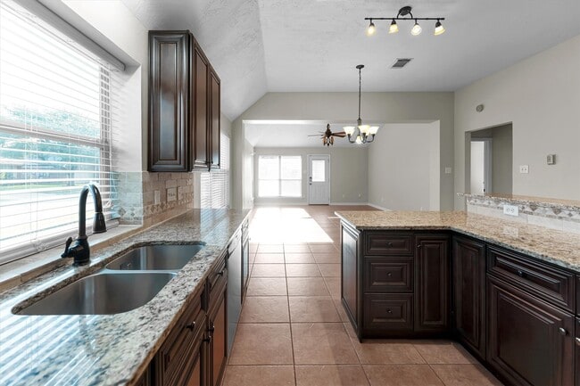 Building Photo - 2722 Bronze Loquate Ct
