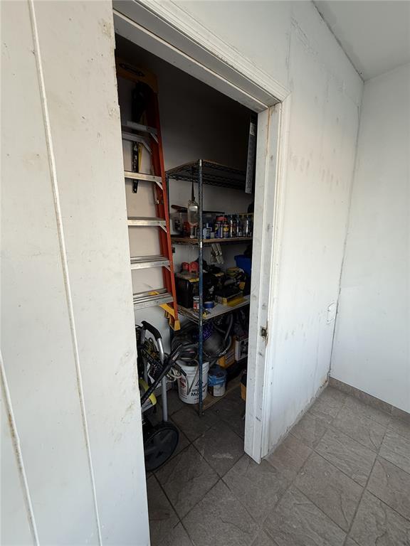 Building Photo - 2420 Park Ln