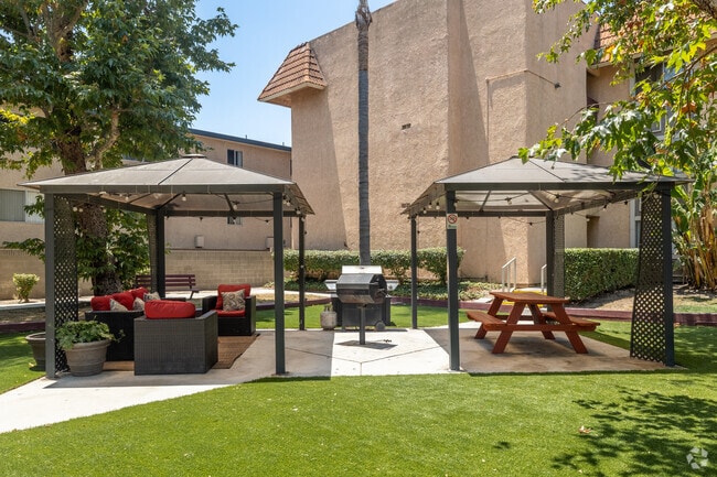 Building Photo - The Montecito Apartments
