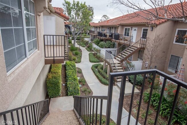 Building Photo - 29 Blue Oak