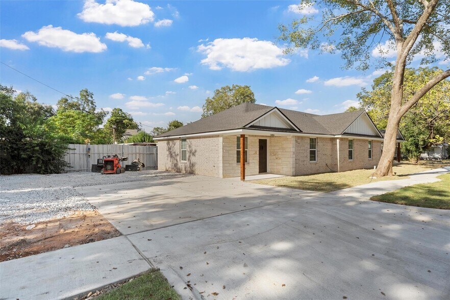 Building Photo - 1600 N 11th St