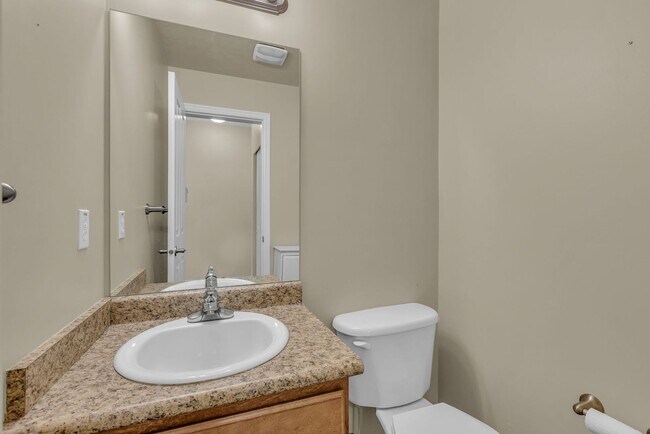Building Photo - Modern 2-Bedroom, 2.5-Bath Townhome with Two-Car Garage & Private Backyard in South Ogden