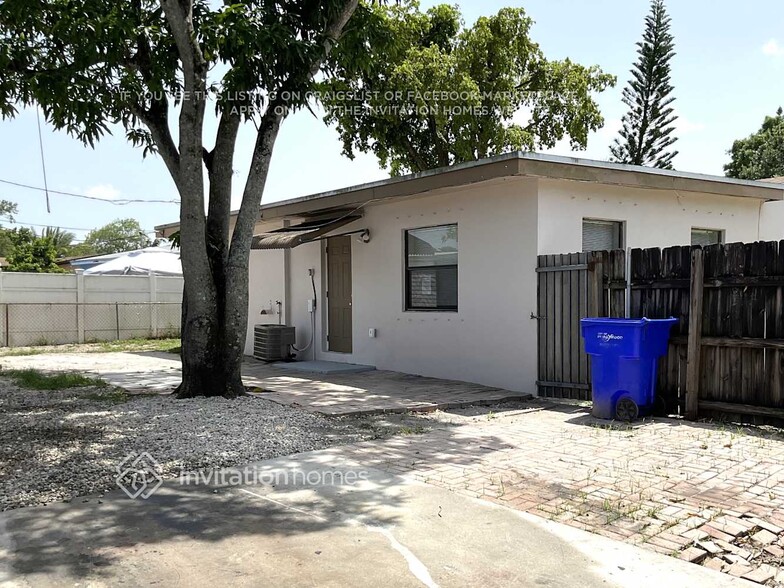 Building Photo - 641 N 68th Way
