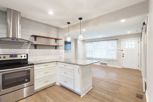 Building Photo - Renovated 3/2 w/ Fenced In Backyard and Courtyard!