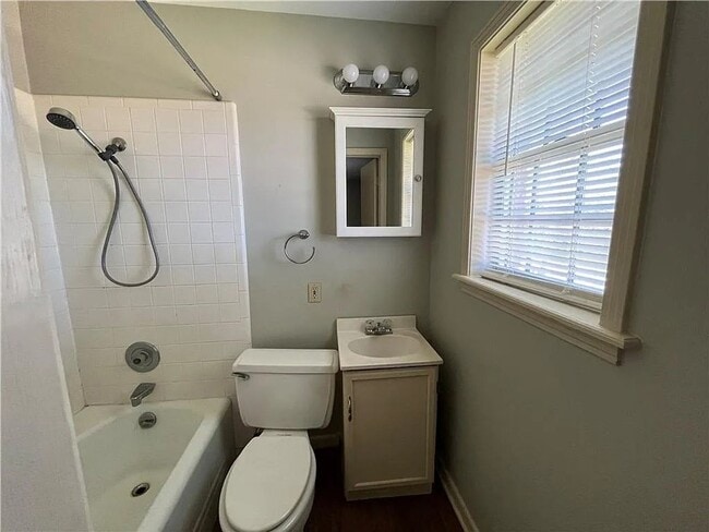 Building Photo - New Listing in a great location