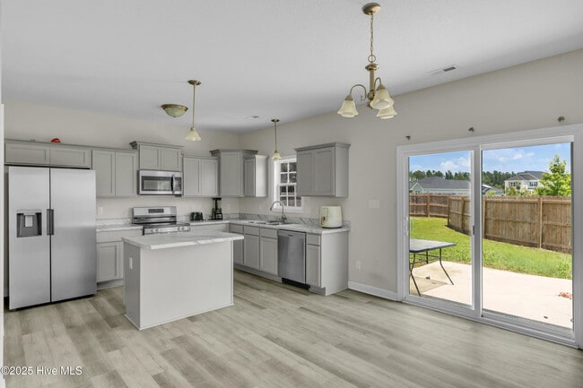 Building Photo - 1115 Carteret Mnr Dr