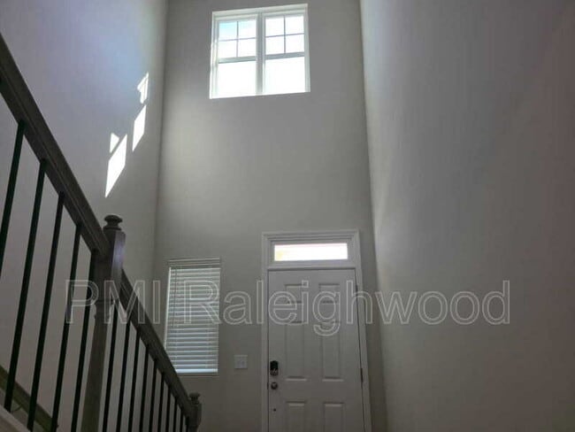 Building Photo - 1060 Maple Br Cir