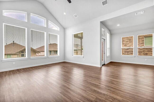 Building Photo - 121 High Plains Dr