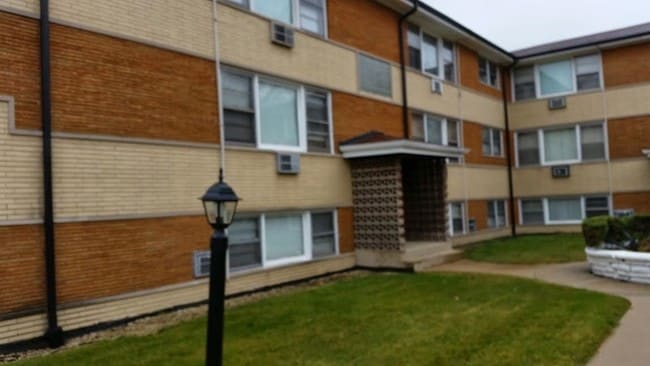 Building Photo - 843 W 123rd St