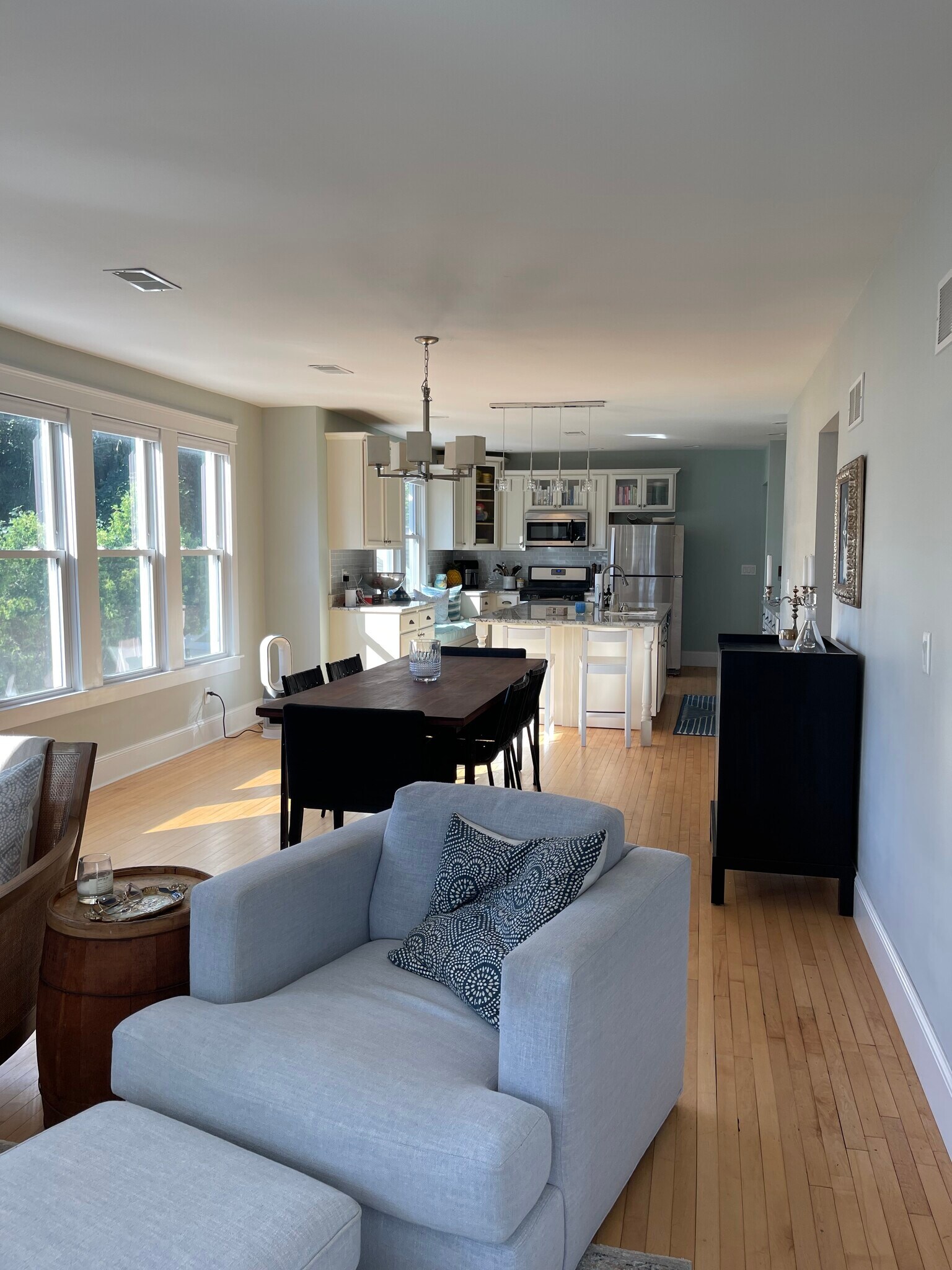 Dining - 2547 S Shore Dr
