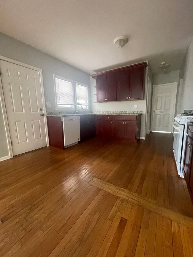 Building Photo - Beautiful 3 Bedroom house for Rent in Calumet City, IL AVAILABLE NOW!!