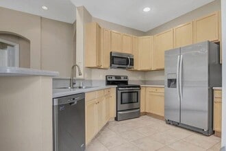 Building Photo - 6731 Southport Dr