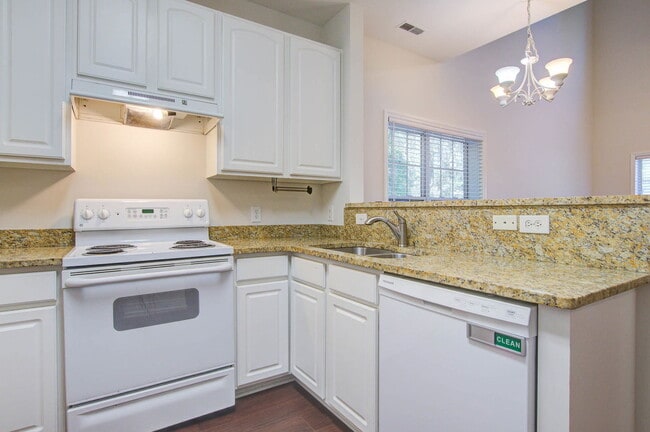 Building Photo - 100 Chinquapin Dr