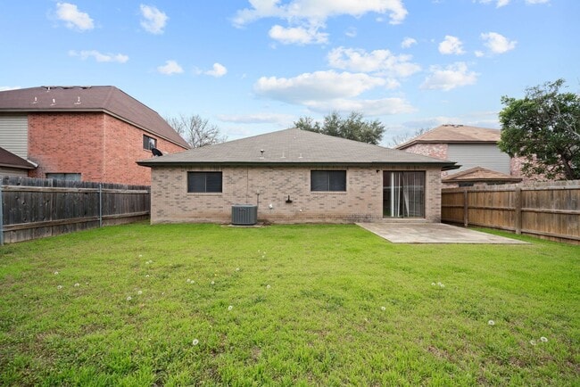 Building Photo - 3 Bedroom/2 Bath Regency Meadow Subdivision