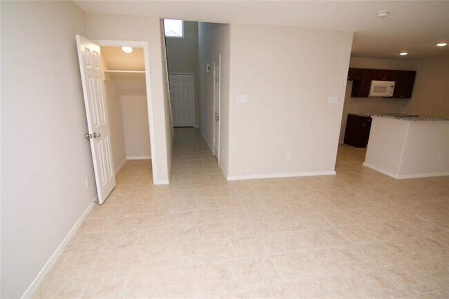 Building Photo - 12039 Clifton Oaks Dr