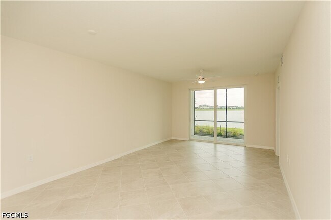 Building Photo - 15375 Grn Acrs Ave