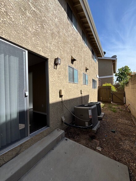 Building Photo - 200 W Olive Ave