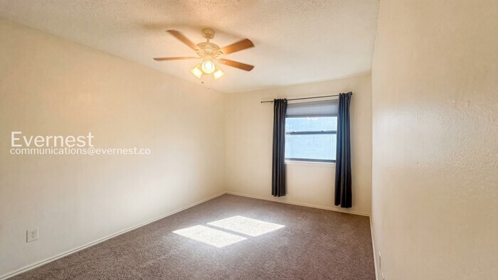 Building Photo - 900 Taulbee Ln