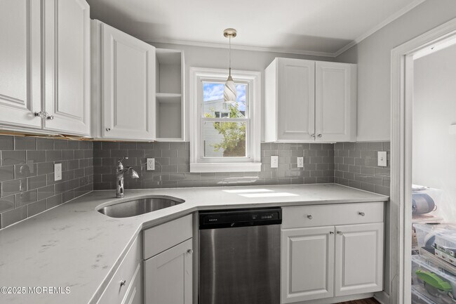 Building Photo - 324 Cedar Ave