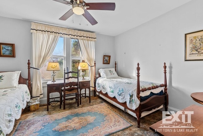 Building Photo - 3 Bedroom 2 Bathroom Home