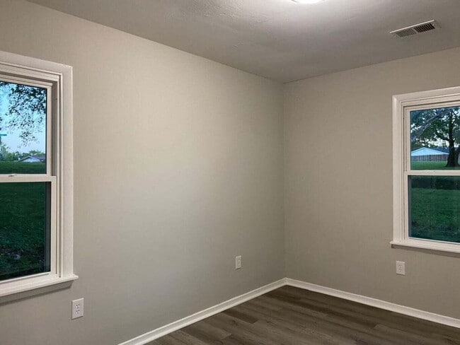 Building Photo - 3004 Arrowhead Dr
