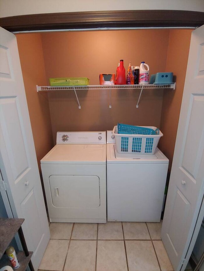 Building Photo - Super Cute 2/2 in Chapin