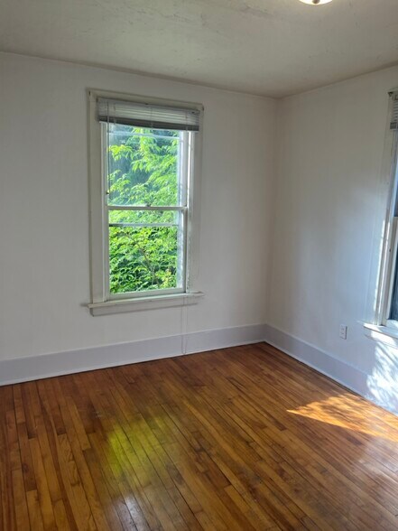 Building Photo - 512 E Johnson St