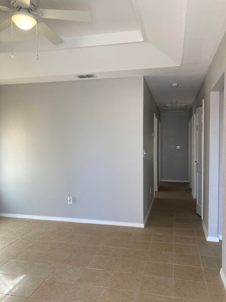 Building Photo - 521 Amigos Ln