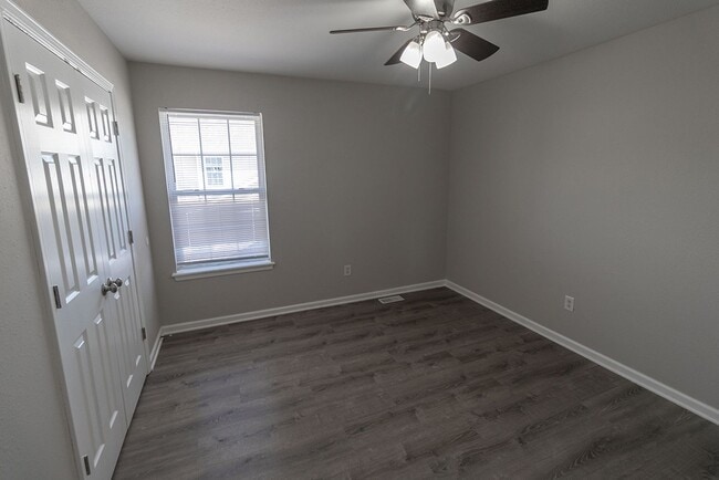Building Photo - 1401-1403 Bodie Dr