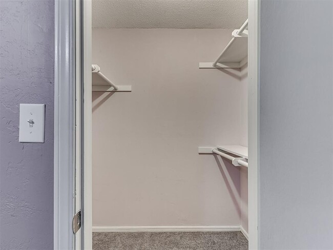 Building Photo - 1703 E Lindsey St