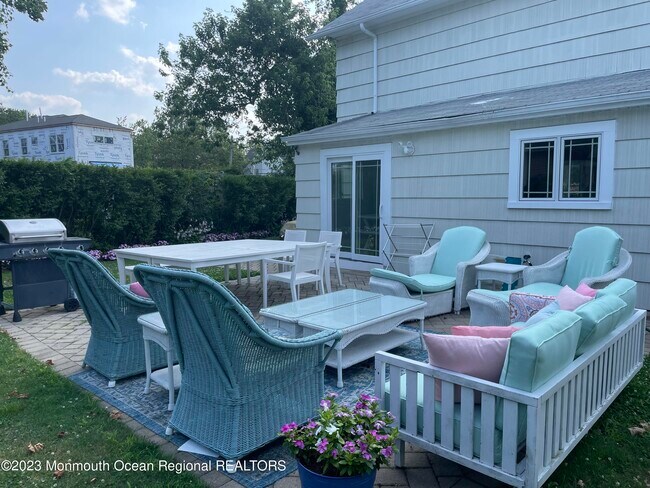 Building Photo - 516 Page Ave