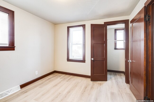 Building Photo - 313 E Murray Ave